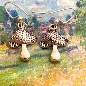 5/$10❤️❤️❤️NEW TIBETAN SILVER MUSHROOM DANGLE EARRINGS BY Alyce Rancour